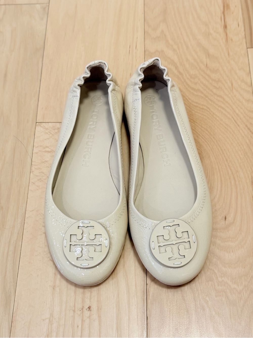 Tory Burch Women’s Minnie Travel Patent Leather Ballet Flat - Picture 3 of 8